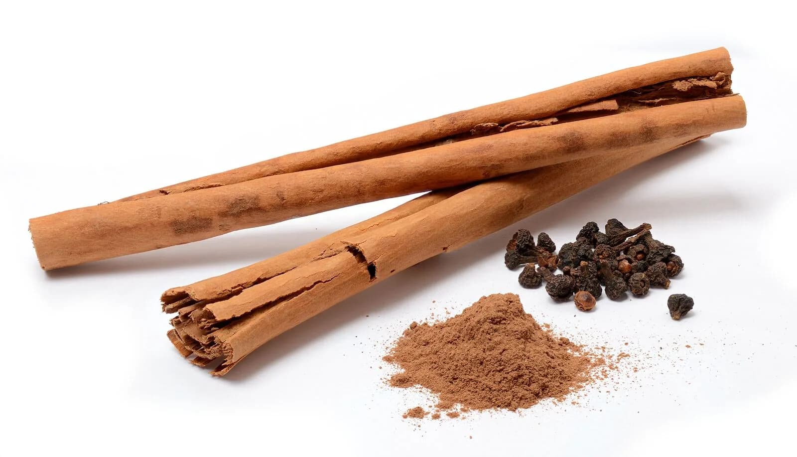 Ceylon cinnamon bark sticks, ground powder, and dried flowers of Cinnamomum verum from Sri Lanka